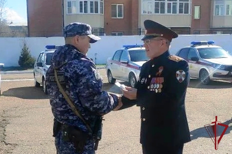 Росгвардейцев, отличившихся в службе, наградили в Улан-Удэ