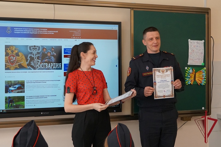 В улан-удэнской школе наградили лучших кадетов Росгвардии и их наставников