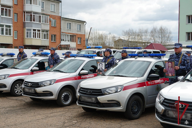 В Бурятии сотрудники Росгвардии присоединились к акции «Бессмертный автополк»