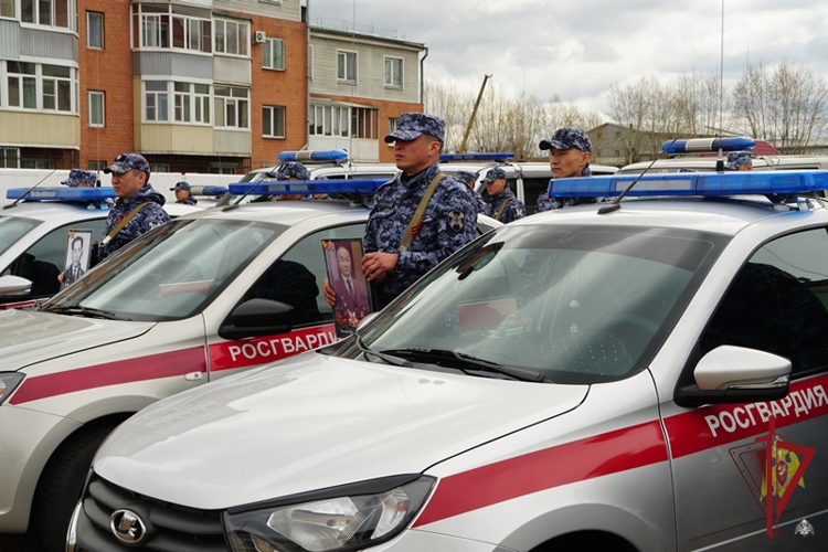 В Бурятии сотрудники Росгвардии присоединились к акции «Бессмертный автополк»