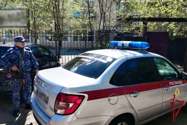 В Улан-Удэ сотрудники вневедомственной охраны Росгвардии задержали подозреваемого в краже
