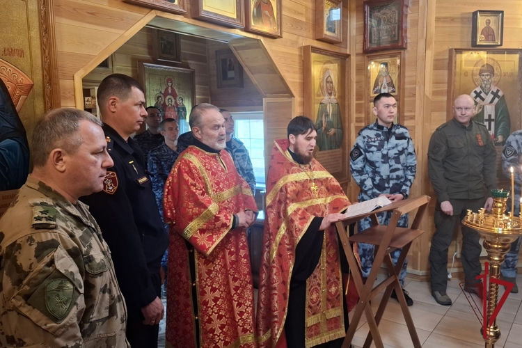 В Улан-Удэ росгвардейцы приняли участие в праздничном богослужении в честь Дня Победы