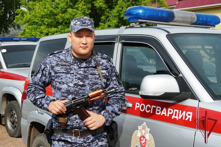 Сумо и шахматы: героем рубрики «Знай наших!» стал сотрудник вневедомственной охраны Росгвардии из Улан-Удэ Эрдэм Цыренжапов