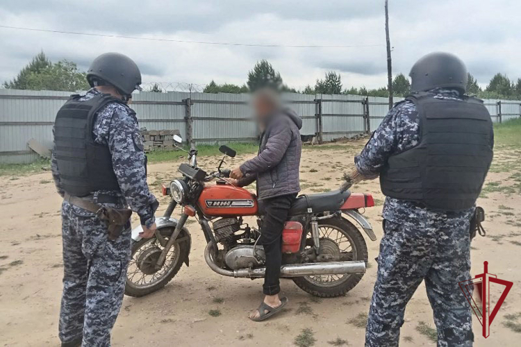 В Тарбагатайском районе росгвардейцы задержали мотоциклиста в состоянии опьянения