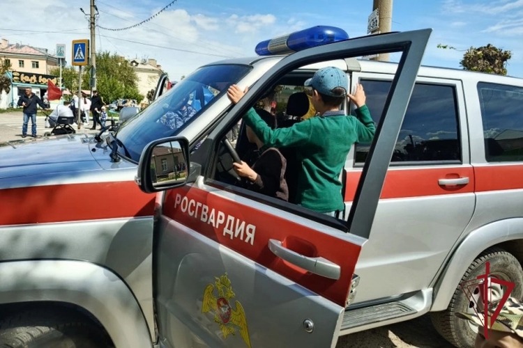 Росгвардейцы провели мероприятия для детей 1 июня