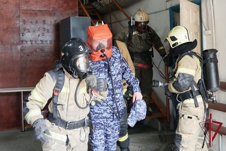 Межведомственные пожарно-тактические учения Росгвардии и МЧС прошли в Улан-Удэ