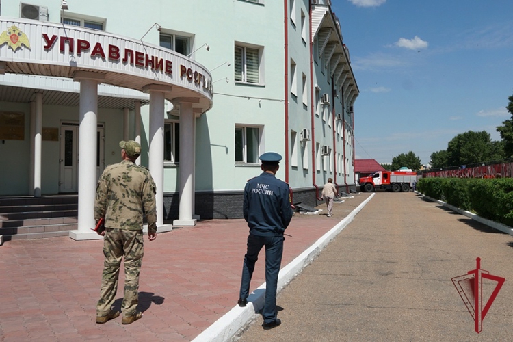 Межведомственные пожарно-тактические учения Росгвардии и МЧС прошли в Улан-Удэ