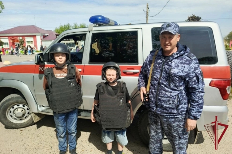 Росгвардейцы провели мероприятия для детей 1 июня