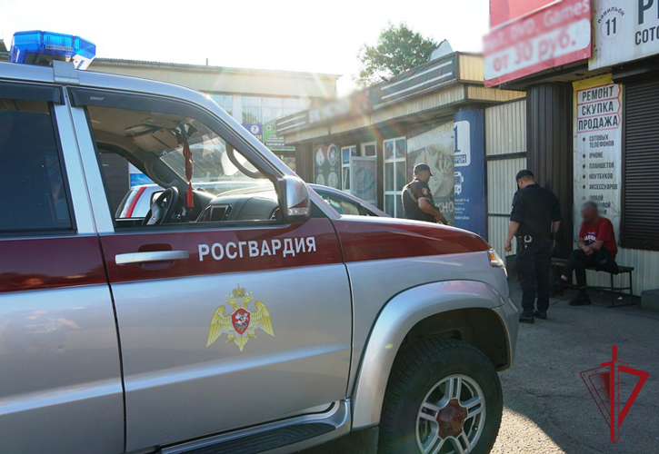 В Улан-Удэ росгвардейцы задержали подозреваемого в краже сотового телефона
