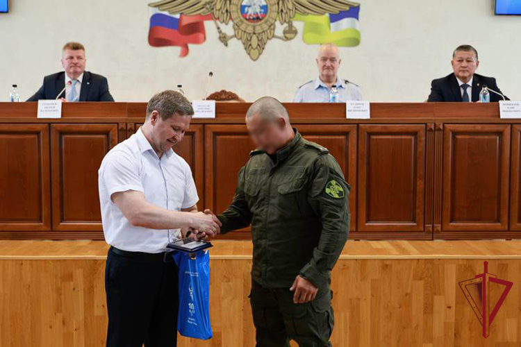 В Улан-Удэ сотруднику СОБР присвоено звание «Почетный динамовец»