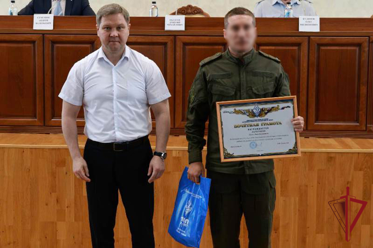 В Улан-Удэ сотруднику СОБР присвоено звание «Почетный динамовец»