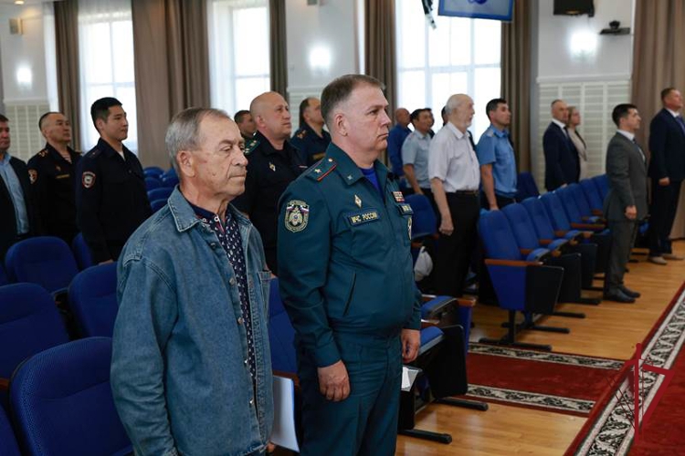 В Улан-Удэ сотруднику СОБР присвоено звание «Почетный динамовец»