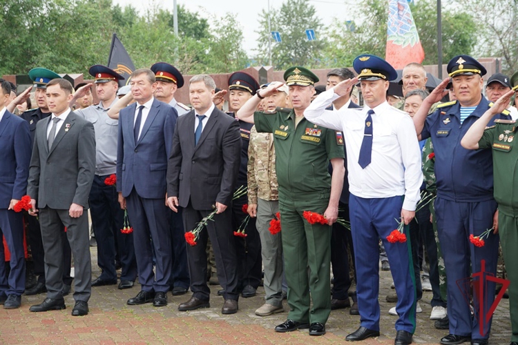 В Бурятии росгвардейцы почтили память ветеранов боевых действий
