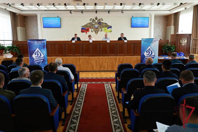 В Улан-Удэ сотруднику СОБР присвоено звание «Почетный динамовец»