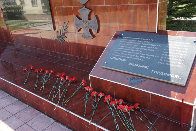 В Бурятии росгвардейцы почтили память коллег, погибших в зоне проведения СВО