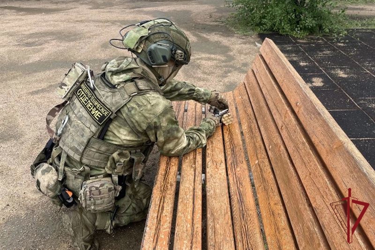 Обследованный взрывотехниками ОМОН Росгвардии подозрительный предмет оказался игрушкой