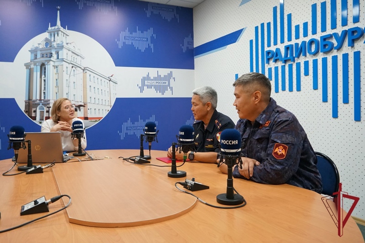 Представители Управления вневедомственной охраны и ФГУП «Охрана» Росгвардии рассказали о специфики службы на бурятском радио