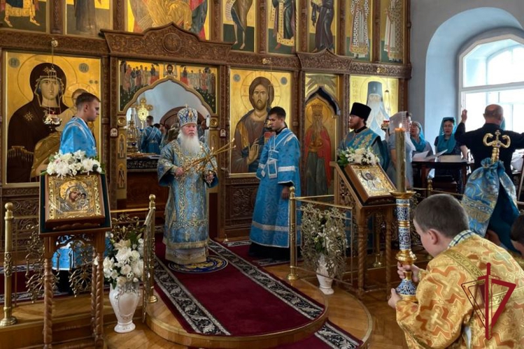 В Улан-Удэ росгвардейцы приняли участие в крестном ходе
