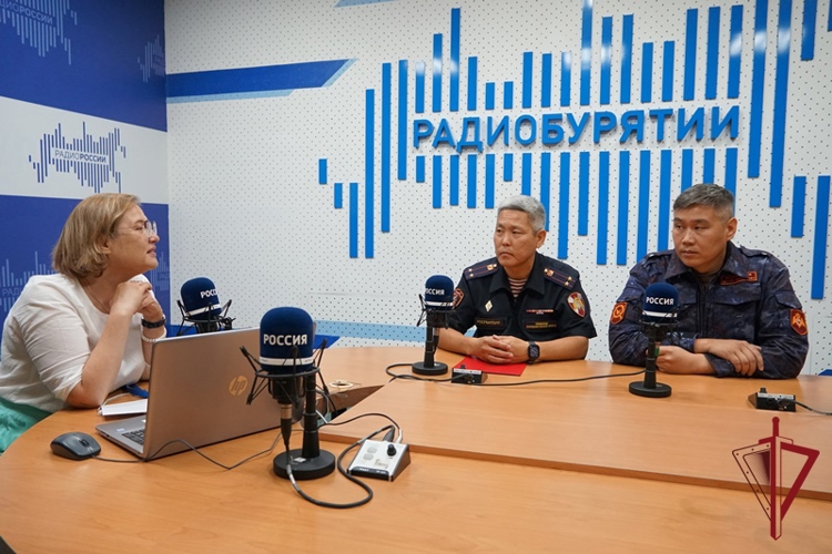 Представители Управления вневедомственной охраны и ФГУП «Охрана» Росгвардии рассказали о специфики службы на бурятском радио