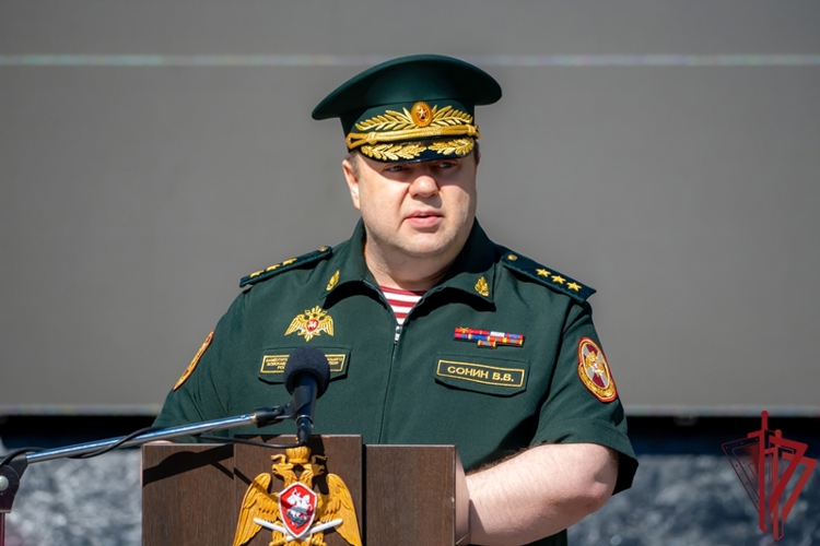 Заместитель директора Росгвардии генерал-полковник Василий Сонин поздравил победителей Всероссийского конкурса профессионального мастерства «Лучший по профессии»
