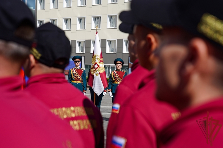 Заместитель директора Росгвардии генерал-полковник Василий Сонин поздравил победителей Всероссийского конкурса профессионального мастерства «Лучший по профессии»