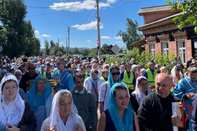 В Улан-Удэ росгвардейцы приняли участие в крестном ходе