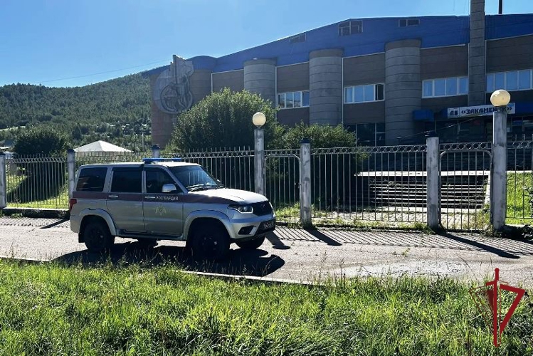 В Закаменском районе росгвардейцы задержали женщину, устроившую дебош в автомобиле скорой помощи