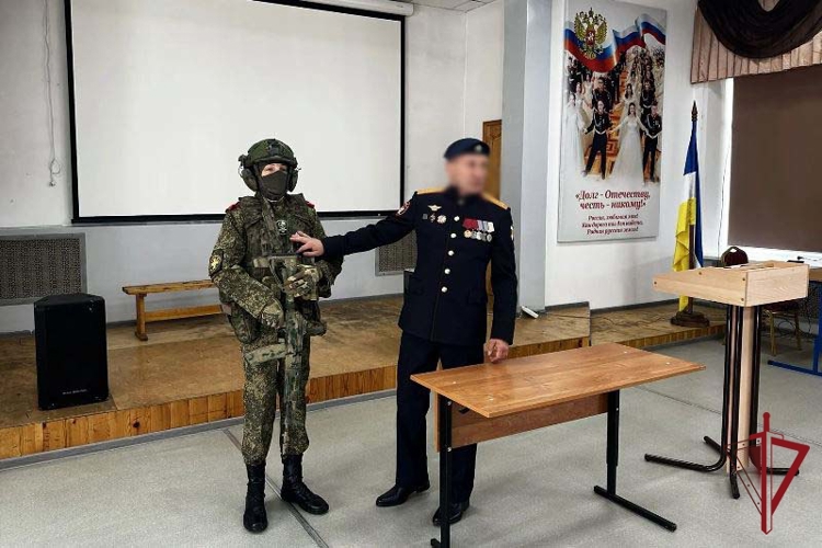Офицер спецподразделения Росгвардии провел уроки мужества для улан-удэнских школьников