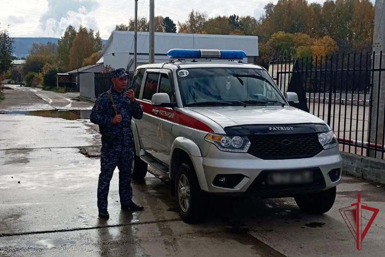 Подозреваемого в хранении наркотических веществ задержали росгвардейцы 
