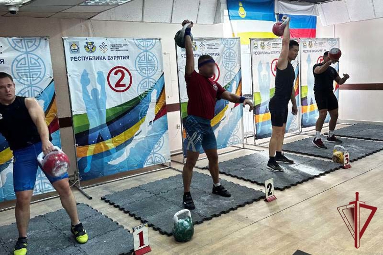 Сотрудники спецподразделений Росгвардии стали призерами в Кубке Бурятии по гиревому спорту 