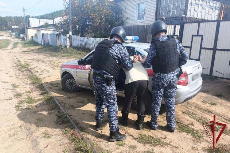 В Онохое росгвардейцы задержали гражданина, находящегося в розыске 
