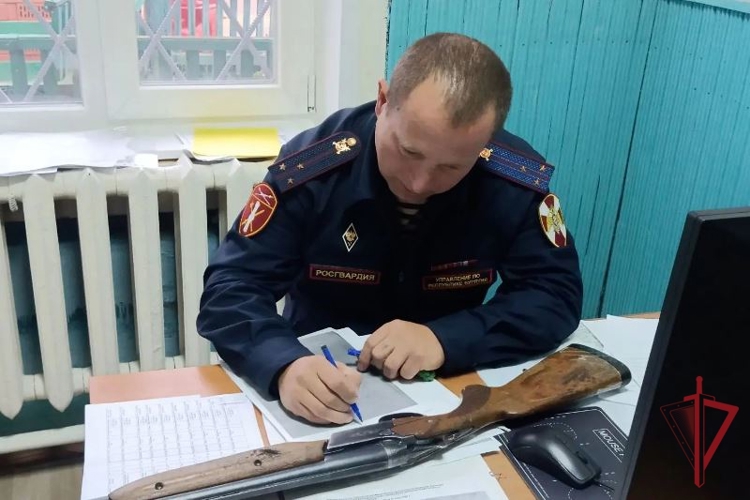 В Росгвардию добровольно сдали найденное оружие в Бурятии