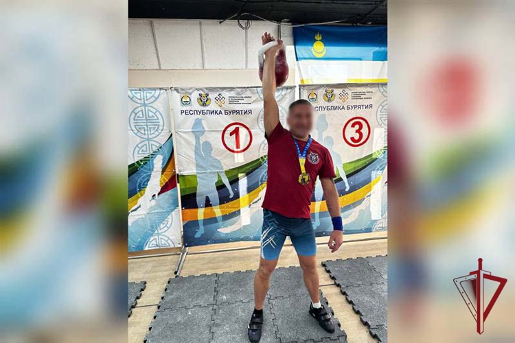 Сотрудники спецподразделений Росгвардии стали призерами в Кубке Бурятии по гиревому спорту 