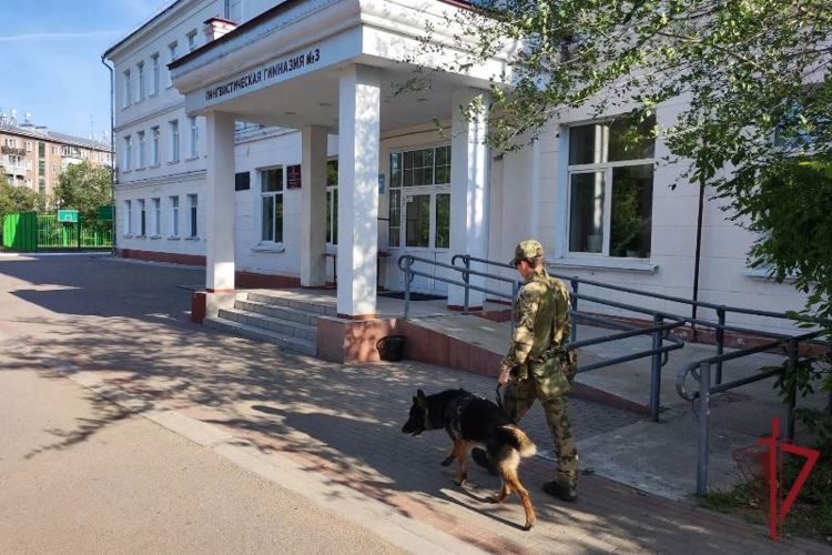 Росгвардейцы обеспечили безопасность в День знаний в Бурятии