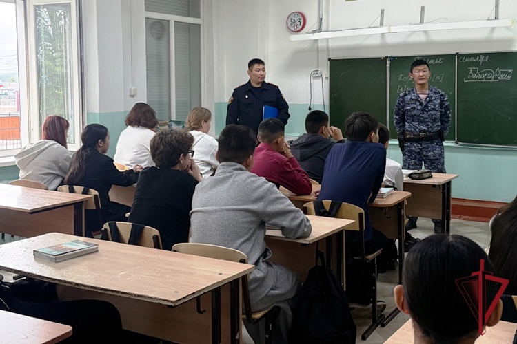В Бурятии росгвардейцы провели антитеррористические уроки 