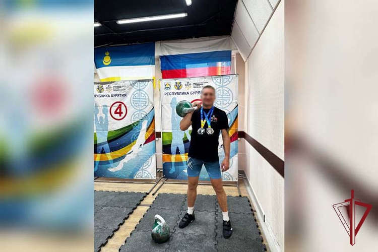 Сотрудники спецподразделений Росгвардии стали призерами в Кубке Бурятии по гиревому спорту 