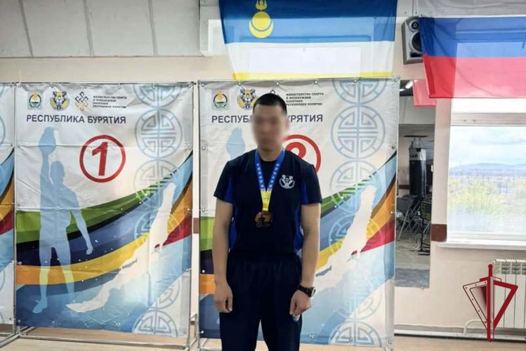 Сотрудники спецподразделений Росгвардии стали призерами в Кубке Бурятии по гиревому спорту 