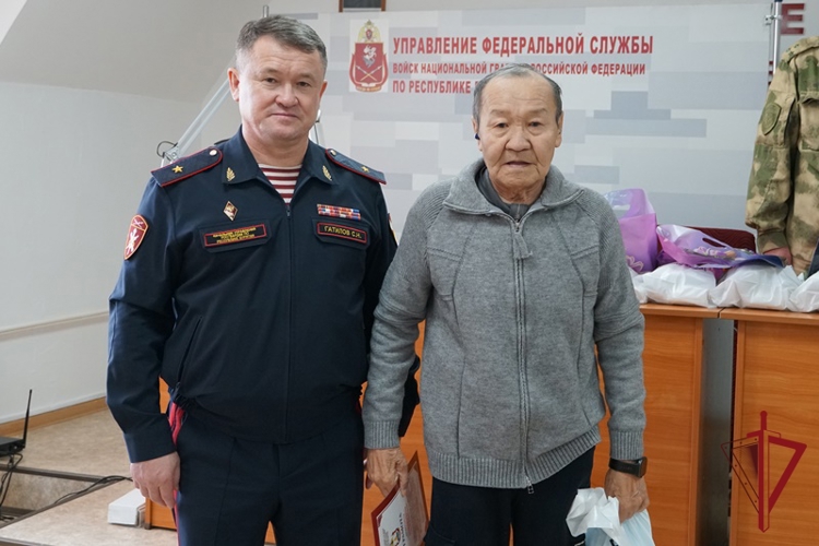 В Бурятии росгвардейцы поздравили ветеранов с Днем пожилого человека