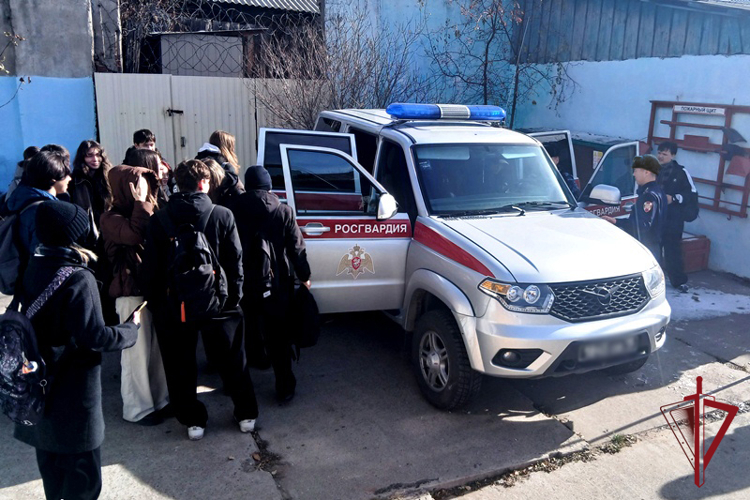 В Кяхте сотрудники вневедомственной охраны провели День открытых дверей