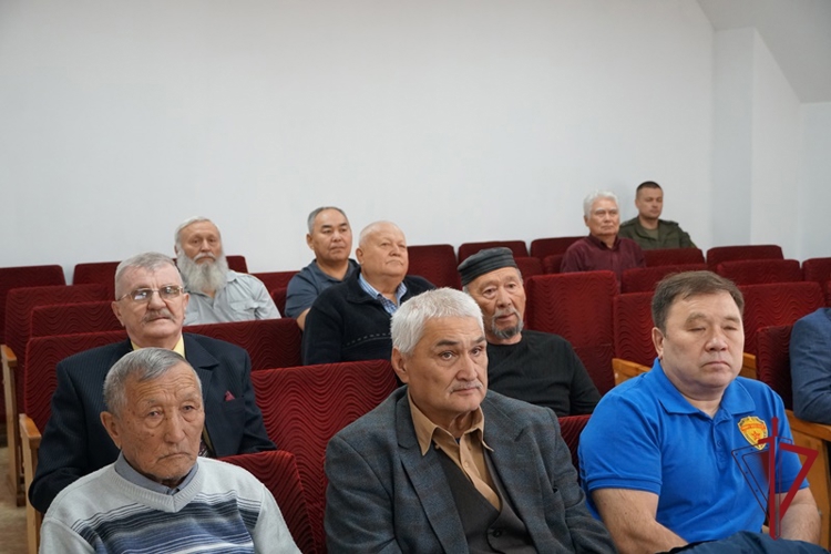 В Бурятии росгвардейцы поздравили ветеранов с Днем пожилого человека